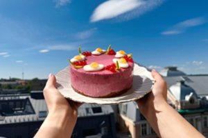 Tokio deserto dar nematėte – „Iki“ konditeriai iškepė „šaltibarščių“ tortą