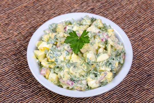 Bulvių salotose majonezą iškeitė į geresnį ingredientą – jis viską pakeičia, neapsunkina skrandžio