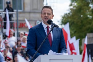 Bokalas alaus su R. Trzaskowskiu užrūstino buvusio dešiniųjų kandidato į Lenkijos prezidentus rinkėjus