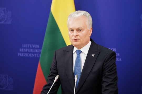 G. Nausėda ketina iš E. Vaitkaus atimti valstybės apdovanojimą: tai laiko klausimas