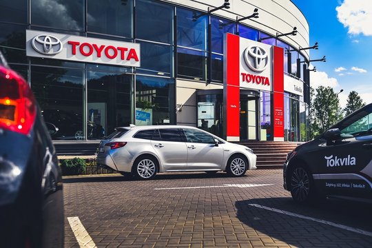 „Tokvila“ investuoja milijoną eurų į naujos kartos „Toyota“ automobilių saloną Vilniuje