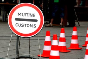 Žiniasklaida: prabangos prekės į Rusiją gabentos per Lietuvos valdininkės įmonę