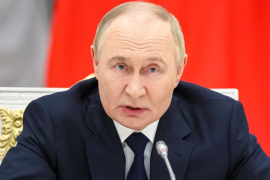 „Beprecedentė ataka prieš V. Putiną“: įvardijo paslėptą Rusijos žinutę dėl užpulto sraigtasparnio