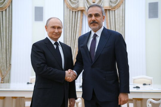 V. Putinas savo rezidencijoje priėmė Turkijos atstovą: aptarė taikos Ukrainoje klausimą