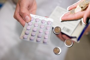 Naktį į vaistinę skubėjusi vilnietė liko nesupratusi: nustebino papildomas mokestis