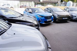 Patarė, kaip išsirinkti pirmą elektromobilį: atkreipkite dėmesį į du svarbius dalykus