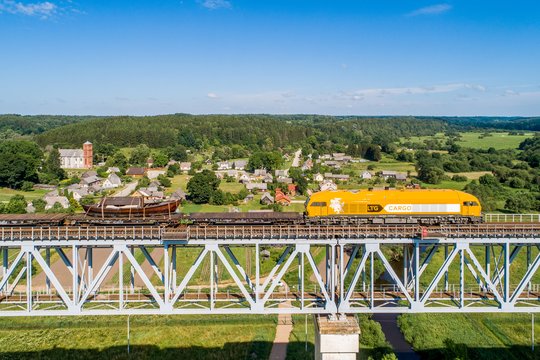 Parodė, kaip atrodė viena įsimintiniausių operacijų – laivo „Vytautas Didysis“ gabenimas