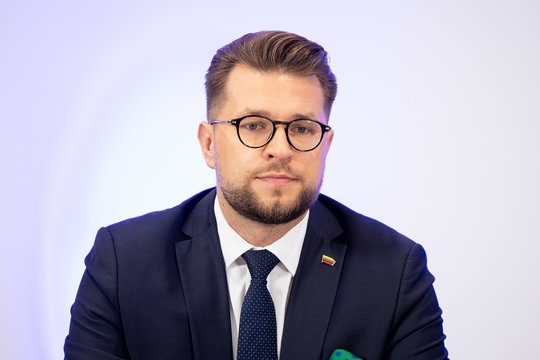 L. Savickas: JAV muitų įvedimas turėtų dvigubai didesnę įtaką ekonomikai nei mokesčių reforma