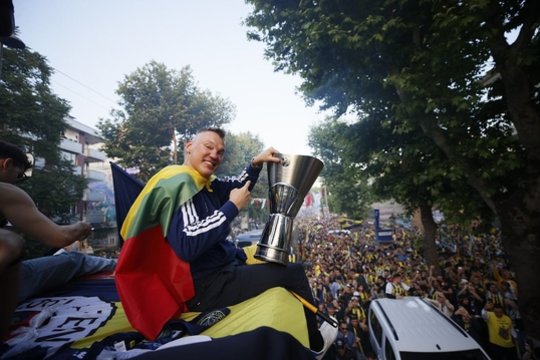 Sutikti lyg herojai: Šarui ir „Fenerbahce“ – čempioniškas paradas