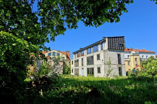 Buldozeriai artėja prie klaipėdietės namo miesto centre