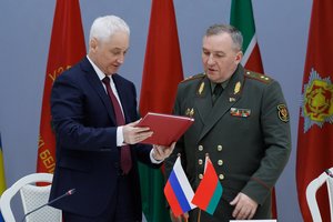 Baltarusijos gynybos ministras skelbia apie keičiamą pratybų „Zapad 2025“ vietą
