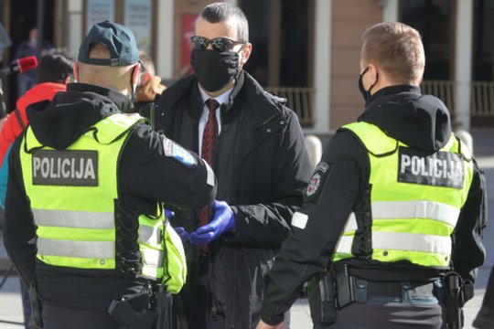 Dėl per pandemiją sumokėtų baudų susigrąžinimo – griežtas Seimo teisininkų įvertinimas