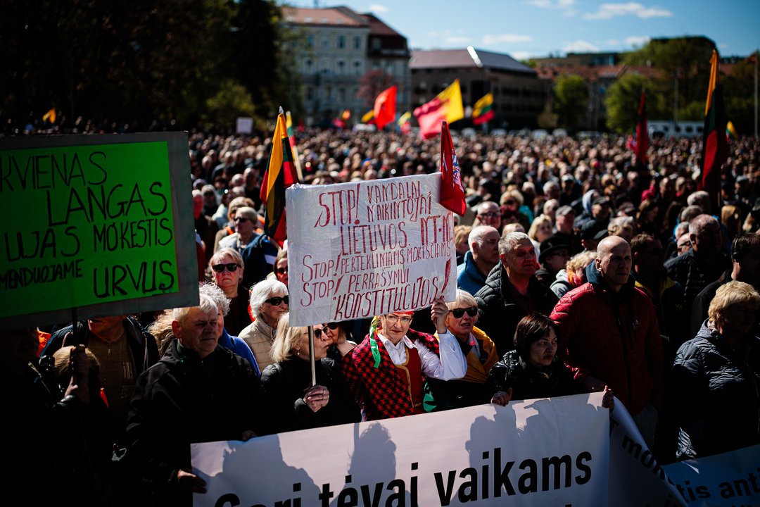 Vienu mitingu neapsiribos: sostinėje ir vėl bus protestuojama prieš NT mokestį