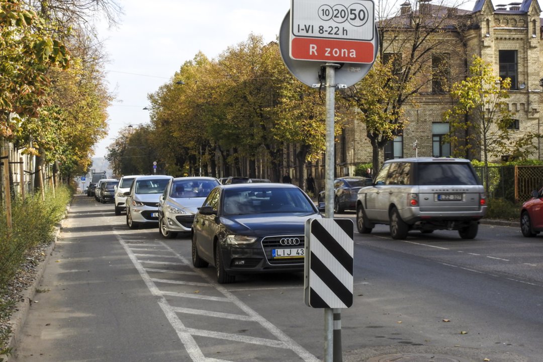 Nuo liepos sostinėje brangsta automobilių stovėjimas: už valandą atsieis ir 4 eurus