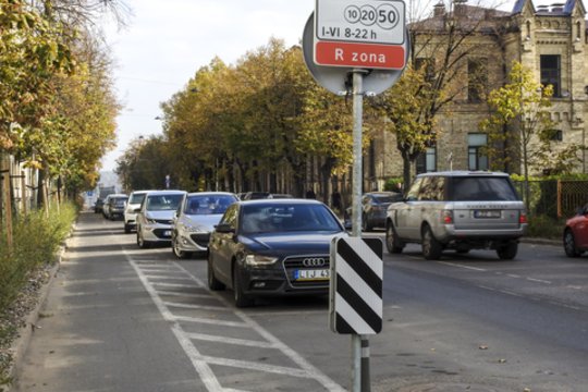 Nuo liepos sostinėje brangsta automobilių stovėjimas: už valandą atsieis ir 4 eurus