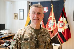 Buvusiam kariuomenės vadui V. Rupšiui – dideli nemalonumai: kaltinamas dokumentų klastojimu ir sukčiavimu