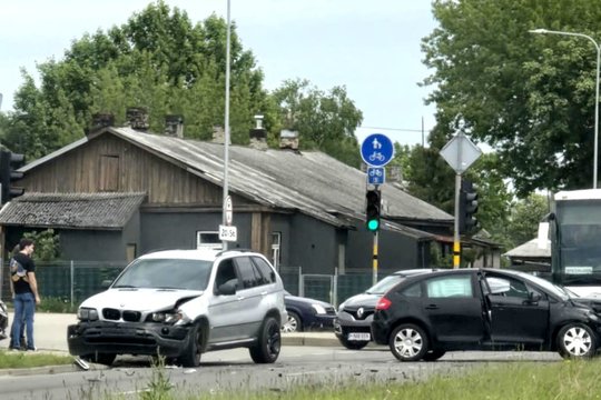Panevėžyje dviejų automobilių susidūrimas sutrikdė eismą