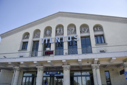 Parodė, kaip po rekonstrukcijos pasikeis senieji Vilniaus oro uosto terminalai – darbus pradės jau netrukus