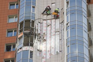 Maskvoje – Ukrainos dronų ataka: apgadintas daugiabutis, sustojo kelių oro uostų veikla