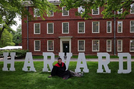 Po D. Trumpo priimtų sprendimų Harvardą masiškai palieka užsienio studentai