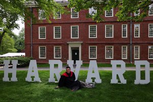 Po D. Trumpo priimtų sprendimų Harvardą masiškai palieka užsienio studentai