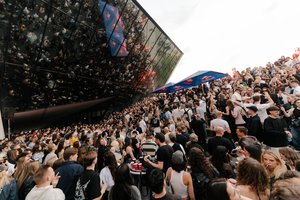 Savaitgalį „Draugai Draugams“ vėl kvies į dienos šokius MO terasoje