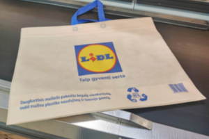 „Lidl“ atnaujino daugkartinius pirkinių maišelius: dar tvaresni ir pagaminti iš perdirbto plastiko