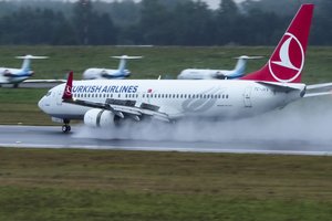 Oro linijos baus per anksti atsistojusius keleivius