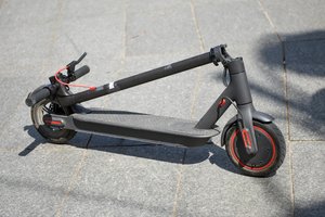 Utenoje gaisrą sukėlė kraunamas paspirtukas