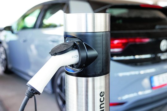 Per mėnesį Lietuvoje įrengtos dar 23 naujos įkrovimo stotelės
