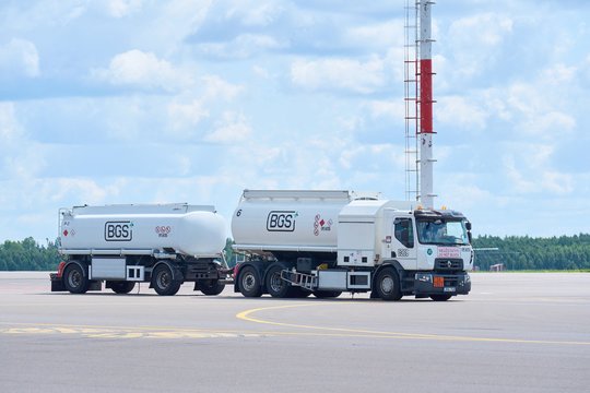 „BGS“ atnaujino sutartį su oro linijų bendrove „SkyUp Airlines“ – toliau tieks aviacinį kurą Rygos ir Talino oro uostuose