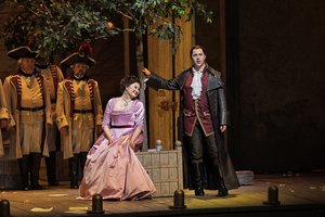 Į kino ekranus grįžta Figaras komiškoje operoje „Sevilijos kirpėjas“