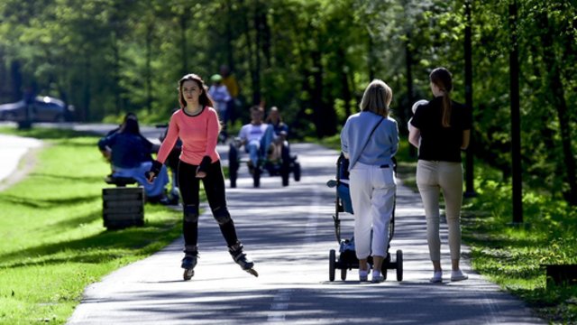 Kalendorinė vasara pamažu atsineš šilumą: nors termometrų stulpeliai kils iki 24 laipsnių, vyraus lietus