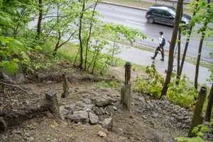 Išardė laiptus ir pasėjo nerimą: kauniečiai liko nesupratę