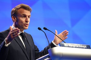 E. Macronas: Kinija turėtų neleisti Šiaurės Korėjai siųsti karių į Europos teritoriją