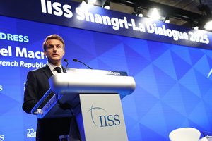 E. Macronas ragina Aziją ir Europą susivienyti ir priešintis prievartos sferoms