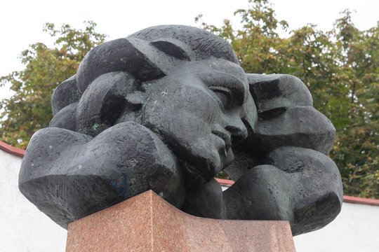 Prie S. Nėries paminklo sostinėje bus surengti poezijos skaitymai