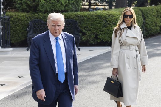 D. Trumpas sureagavo į viešai užfiksuotą E. Macrono ginčą su žmona: davė patarimą kitam kartui