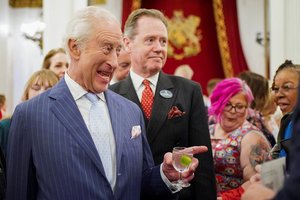 Britų karaliui Karoliui III karūnavimo proga – prabangi dovana iš Bahreino karaliaus