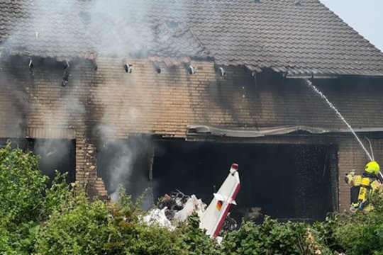 Tragedija Vokietijoje – lėktuvas rėžėsi į gyvenamąjį namą: yra žuvusiųjų