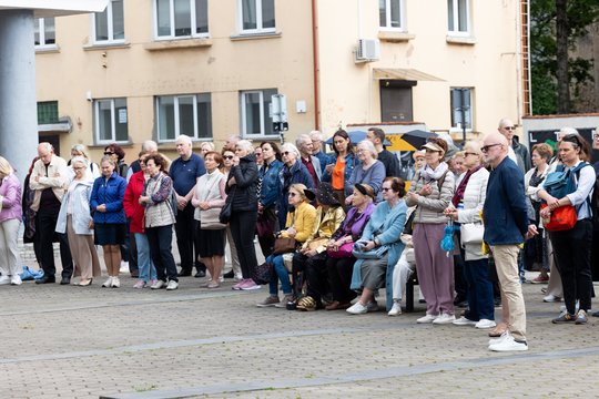 „Šie skaitymai skirti poetiniam žodžiui, o ne politiniams debatams“: Vilniuje įvyko S. Nėries poezijos skaitymai