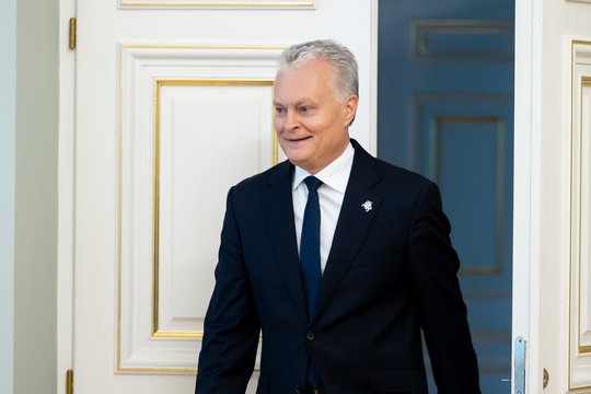 Lietuvos vadovai sveikina visu tėvus ir globėjus: tėvystė – tai didžiausia dovana ne tik žmogui, bet ir valstybei