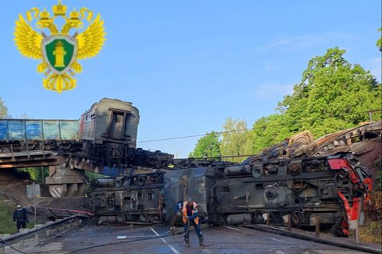 Karas Ukrainoje. Rusijoje – antro per parą tilto griūtis: nuo bėgių nuriedėjo traukinys