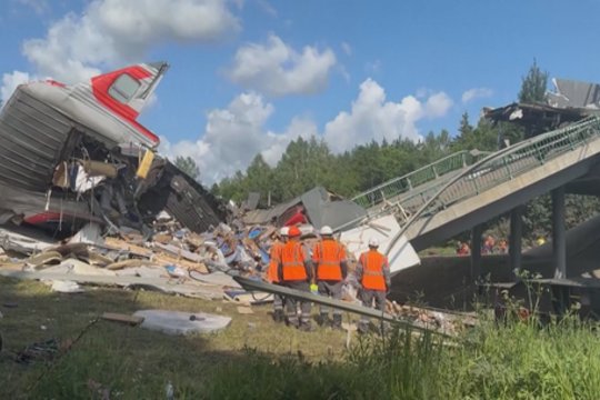 Rusijoje sugriuvus dviems tiltams parodė tvarkymo darbus: skelbia pirmąsias išvadas