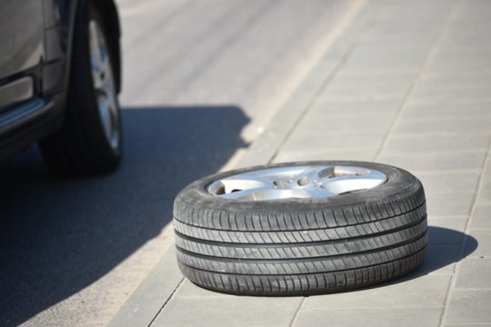 Kodėl automobilių padangos yra juodos, jei guma – balta: priežastį žino tik nedaugelis