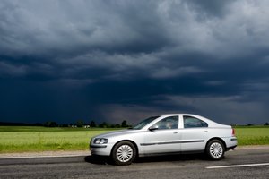 Sinoptikas įspėja apie permainingus orus: vasarišką šilumą nuplaus liūtys