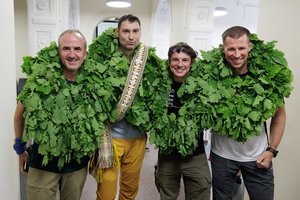 Vilniaus oro uoste – gausūs plojimai ir ovacijos: į Lietuvą sugrįžo A. Valujavičius