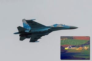 Įspūdingi fejerverkai: Ukrainos pilotas pavertė rusų oro gynybą dūmų debesimi