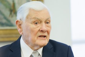 V. Adamkus: „Turbūt niekur kitur tiek daug laiko nepraleidau, kiek stadione“