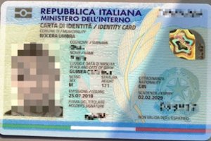 Pasienyje su Latvija sulaikytas svetimu itališku dokumentu bandęs pasinaudoti migrantas iš Gvinėjos